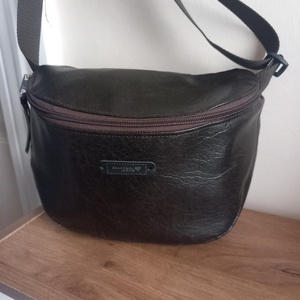 Csoki műbőr crossbody - táska & tok - kézitáska & válltáska - vállon átvethető táska - Meska.hu