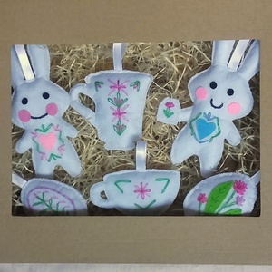 Nyuszis ajándékcsomag dobozban - otthon & életmód - dekoráció - fali és függő dekoráció - függődísz - Meska.hu