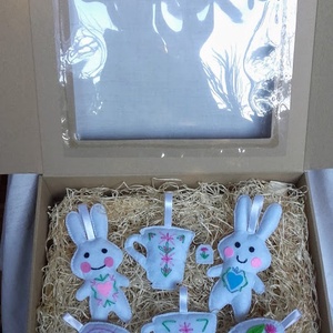 Nyuszis ajándékcsomag dobozban - otthon & életmód - dekoráció - fali és függő dekoráció - függődísz - Meska.hu