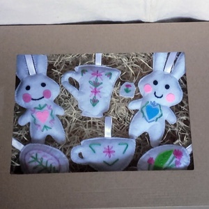 Nyuszis ajándékcsomag dobozban - otthon & életmód - dekoráció - fali és függő dekoráció - függődísz - Meska.hu