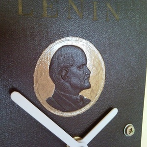 Lenin újratöltve! Könyv falióra, asztali óra dombornyomott arany portréval történelem tanároknak férfiaknak -  - Meska.hu