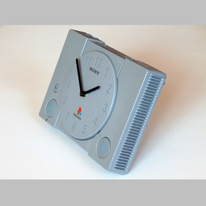 PlayStation falióra és asztali óra videójáték konzolból nem csak férfiaknak - PS1  - otthon & életmód - dekoráció - fali és függő dekoráció - falióra & óra - Meska.hu