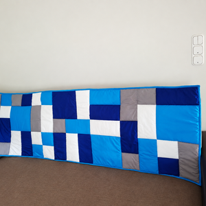 Kék, szürke, fehér patchwork falvédő  - Meska.hu