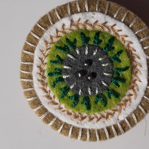 Kitűző - Mező, Ékszer, Kitűző és Bross, Kitűző, Varrás, Gyöngyfűzés, gyöngyhímzés, Meska