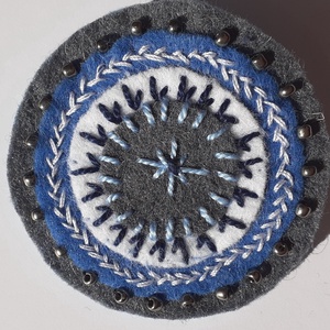 Kitűző - Csillagos este, Ékszer, Kitűző és Bross, Varrás, Gyöngyfűzés, gyöngyhímzés, MESKA