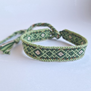 Csomózott karkötő  - ékszer - karkötő - fonott karkötő - Meska.hu