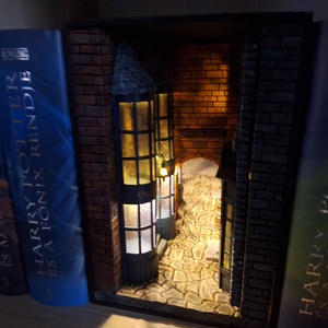 Az Abszol út- Book Nook - könyvtár (Diagon Alley) - otthon & életmód - dekoráció - dekoratív figurák és szobrok - Meska.hu