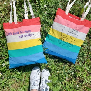 Kézi hímzéssel díszített vászontáska a Pride ihletésében - táska & tok - bevásárlás & shopper táska - shopper, textiltáska, szatyor - Meska.hu