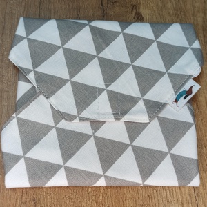 Újraszalvéta szürke-fehér háromszögek - táska & tok - uzsonna- & ebéd tartó - szendvics csomagoló - Meska.hu