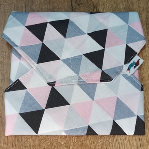 Újraszalvéta rózsaszín-fehér- szürke háromszögek - táska & tok - uzsonna- & ebéd tartó - szendvics csomagoló - Meska.hu