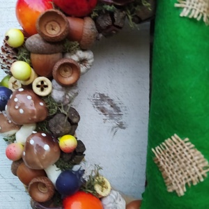 Őszi kopogtató, ajtódísz egy vicces manóval - otthon & lakás - dekoráció - ajtódísz & kopogtató - Meska.hu Őszi kopogtató, ajtódísz egy vicces manóval - otthon & lakás - dekoráció - ajtódísz & kopogtató - Meska.hu