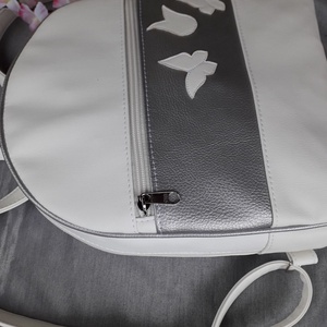 Kis hátitáska  fehér-ezüst - táska & tok - hátizsák - kishátizsák - Meska.hu