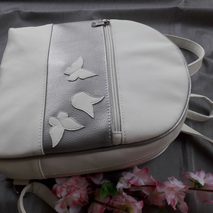 Kis hátitáska  fehér-ezüst - táska & tok - hátizsák - kishátizsák - Meska.hu