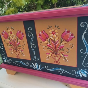 Festett madaras, tulipános láda, rendelésre - Meska.hu
