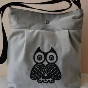Szürke hímzett baglyos táska, Táska & Tok, Kézitáska & válltáska, Vállon átvethető táska, Hímzés, Varrás, MESKA