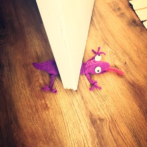 Lapult Lakók� -Horgolt gyík ajtótámasz � egyedi, vicces lakásdekor - Meska.hu