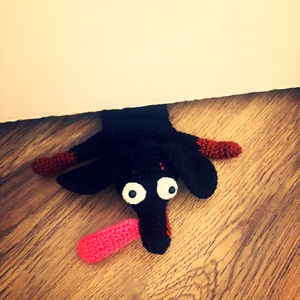 Lapult Lakók�-Horgolt tacskó ajtótámasz  - otthon & életmód - dekoráció - ajtó- és ablak dekoráció - ajtótámasz - Meska.hu