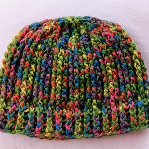 Sokszínű horgolt sapka zöld alapon meleg és puha gyapjú-akril fonalból  - ruha & divat - sál, sapka, kendő - sapka - Meska.hu Sokszínű horgolt sapka zöld alapon meleg és puha gyapjú-akril fonalból  - ruha & divat - sál, sapka, kendő - sapka - Meska.hu