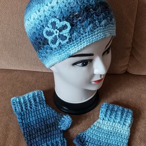 Színátmenetes fonalból horgolt sapka és kézmelegítő szett - Meska.hu