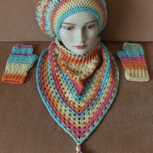 Vidám, színátmenetes és csillámos fonalból horgolt sapka, nyak- és kézmelegítő szett  - ruha & divat - sál, sapka, kendő - sapka & sál szett - Meska.hu