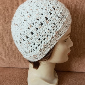 Vaj színű, horgolt kisebb női, vagy lányka sapka - ruha & divat - sál, sapka, kendő - sapka - Meska.hu