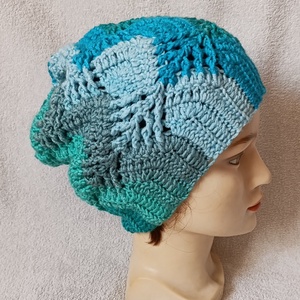Kék-zöld színátmenetes beanie típusú, normál női méretű sapka  - Meska.hu
