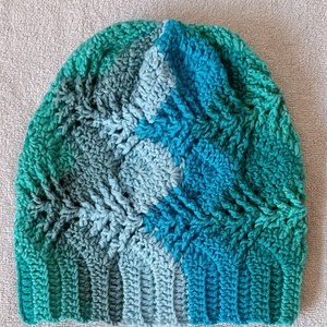 Kék-zöld színátmenetes beanie típusú, normál női méretű sapka  - ruha & divat - sál, sapka, kendő - sapka - Meska.hu