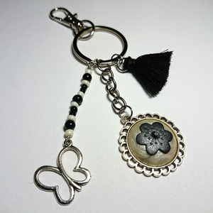 virágos gyurma medálos táskadísz kulcstartó üveg kristály díszítéssel többféle variációban  - táska & tok - kulcstartó & táskadísz - táskadísz - Meska.hu