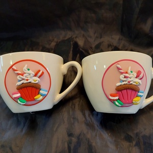 Édes kísértés muffin mintás cappucinos bögre gyurma díszítéssel pasztell színekkel - otthon & életmód - konyhafelszerelés, tálalás - tálalás - bögre & csésze - Meska.hu