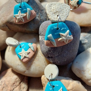 Beach Theme gyurma medálos fülbevaló tengerparti nyaraláshoz  - ékszer - fülbevaló - lógó fülbevaló - Meska.hu