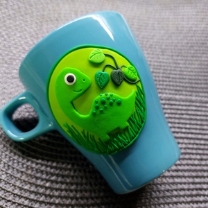 Dínó dinoszaurusz figura mintás bögre gyurma díszítéssel Valentin nap születésnap ajándék Nici - otthon & életmód - konyhafelszerelés, tálalás - tálalás - bögre & csésze - Meska.hu