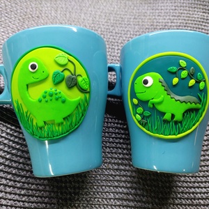 Dínó dinoszaurusz figura mintás bögre gyurma díszítéssel Valentin nap születésnap ajándék Nici - otthon & életmód - konyhafelszerelés, tálalás - tálalás - bögre & csésze - Meska.hu