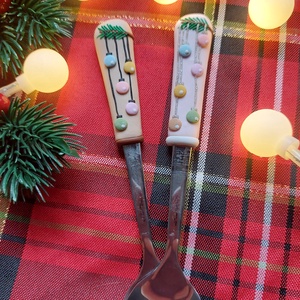 Pasztell karácsonyi gömb mintás kiskanál gyurma díszítéssel , Otthon & Életmód, Konyhafelszerelés, tálalás, Tálalás, Kanál & Villa, Gyurma, Mindenmás, MESKA