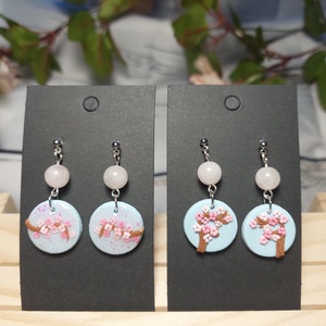 Cseresznye virágos gyurma medálos fülbevaló ásvány gyönggyel , Ékszer, Fülbevaló, Lógó fülbevaló, Ékszerkészítés, MESKA