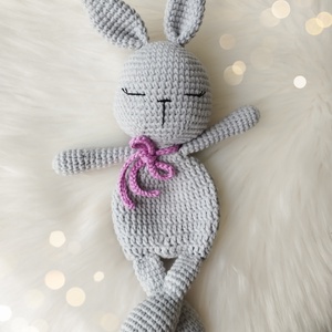 Horgolt levendula nyuszi szundipajti amigurumi  - játék & sport - babalátogató ajándékcsomag - Meska.hu
