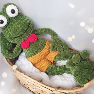 Benő plüss béka horgolásminta amigurumi, DIY (Csináld magad), Szabásminta, útmutató, Horgolási minta, Horgolás, MESKA