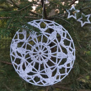 Horgolt mandala ablakdísz, Karácsony, Karácsonyi lakásdekoráció, Karácsonyi ablakdíszek, ablakmatricák, Horgolás, MESKA