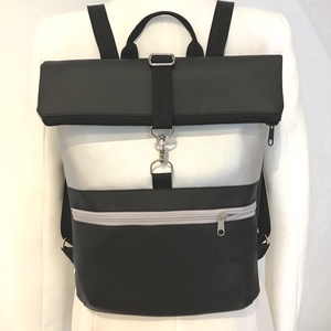   Fekete-ezüst roll top hátizsák/hátitáska, vízálló, elöl zsebes, laptoptáska - táska & tok - laptoptáska, laptop hátizsák - Meska.hu