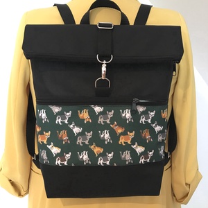 Roll top bulldog mintás fekete gyöngyvászon hátizsák - táska & tok - hátizsák - roll top hátizsák - Meska.hu