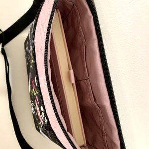 Tátika virág mintás crossbody - táska & tok - kézitáska & válltáska - vállon átvethető táska - Meska.hu