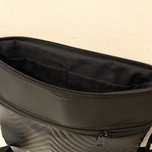 Elegáns fekete textilbőr crossbody - táska & tok - kézitáska & válltáska - vállon átvethető táska - Meska.hu