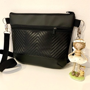 Elegáns fekete textilbőr crossbody, Táska & Tok, Kézitáska & válltáska, Vállon átvethető táska, Varrás, Bőrművesség, MESKA