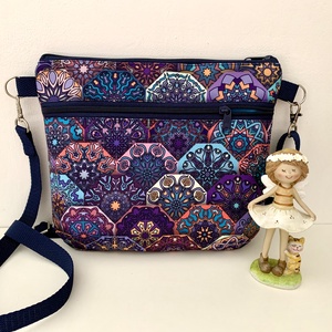 Készleten! Mandala mintás crossbody / válltáska/ keresztpántos táska/ oldaltáska, Táska & Tok, Kézitáska & válltáska, Vállon átvethető táska, Varrás, MESKA
