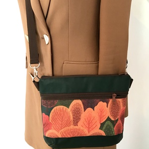 Őszi erdő mintás crossbody - táska & tok - kézitáska & válltáska - vállon átvethető táska - Meska.hu