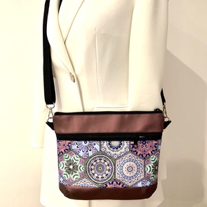 Készleten! Csempe mintás crossbody / válltáska/ keresztpántos táska/ oldaltáska - táska & tok - kézitáska & válltáska - vállon átvethető táska - Meska.hu