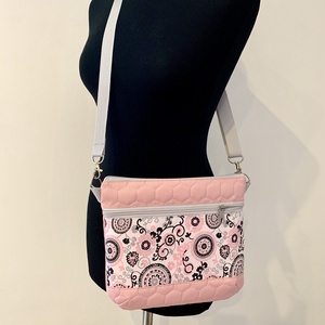 Készleten! Rózsaszín mandala mintás crossbody - táska & tok - kézitáska & válltáska - vállon átvethető táska - Meska.hu