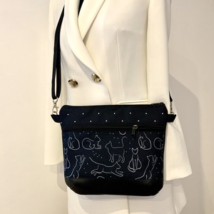 Rajzolt macskák- crossbody / válltáska/ keresztpántos táska/ oldaltáska - táska & tok - kézitáska & válltáska - vállon átvethető táska - Meska.hu