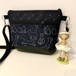 Rajzolt macskák- crossbody / válltáska/ keresztpántos táska/ oldaltáska, Táska & Tok, Kézitáska & válltáska, Vállon átvethető táska, Varrás, Bőrművesség, MESKA