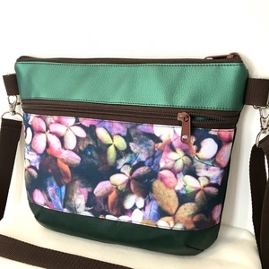 Színes virág mintás crossbody, Táska & Tok, Kézitáska & válltáska, Vállon átvethető táska, Varrás, Bőrművesség, MESKA