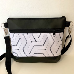 Fekete-fehér geometriai mintás crossbody / válltáska/ keresztpántos táska/ oldaltáska - táska & tok - kézitáska & válltáska - vállon átvethető táska - Meska.hu